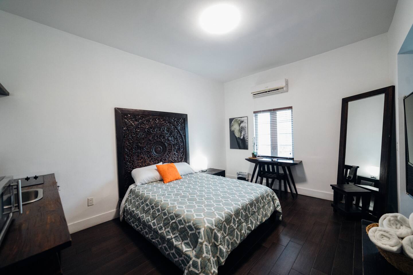 Hotel Room 1 block from the Ocean (7Z)