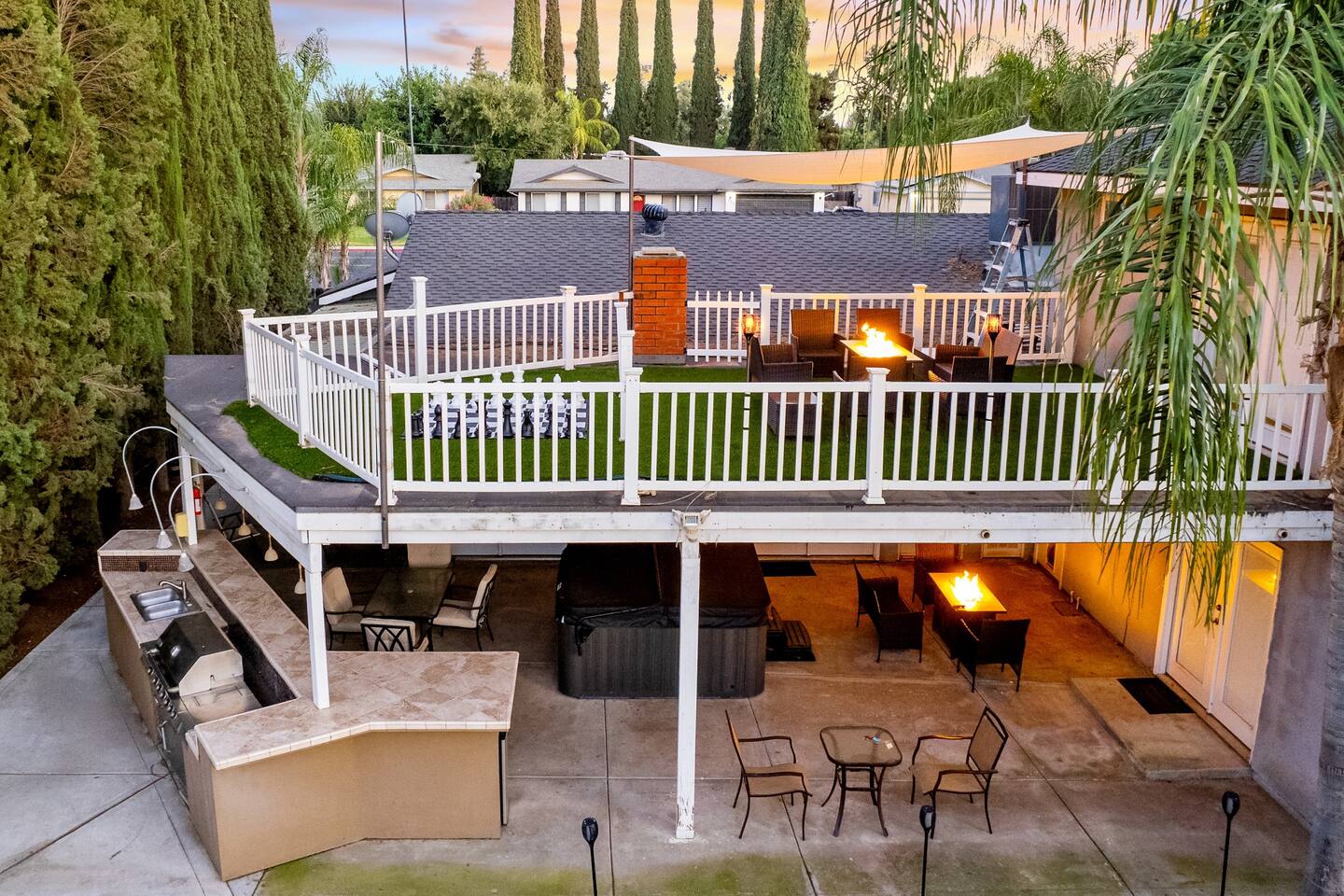 Hot tub, Sauna, Game Room, Arcade, Outdoor Kitchen