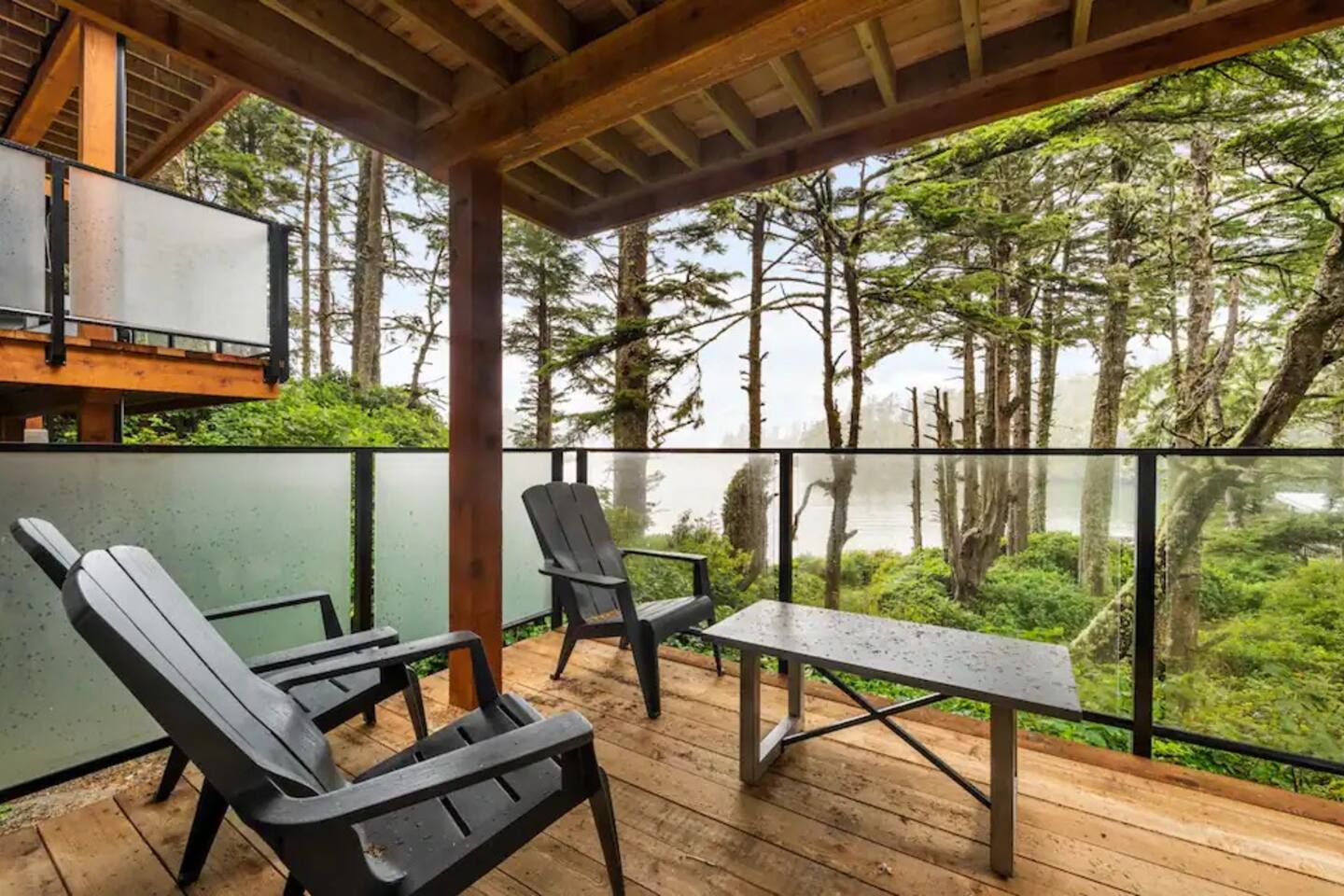 Amphitrite • Ocean Views from 2 Decks!  Beachfront