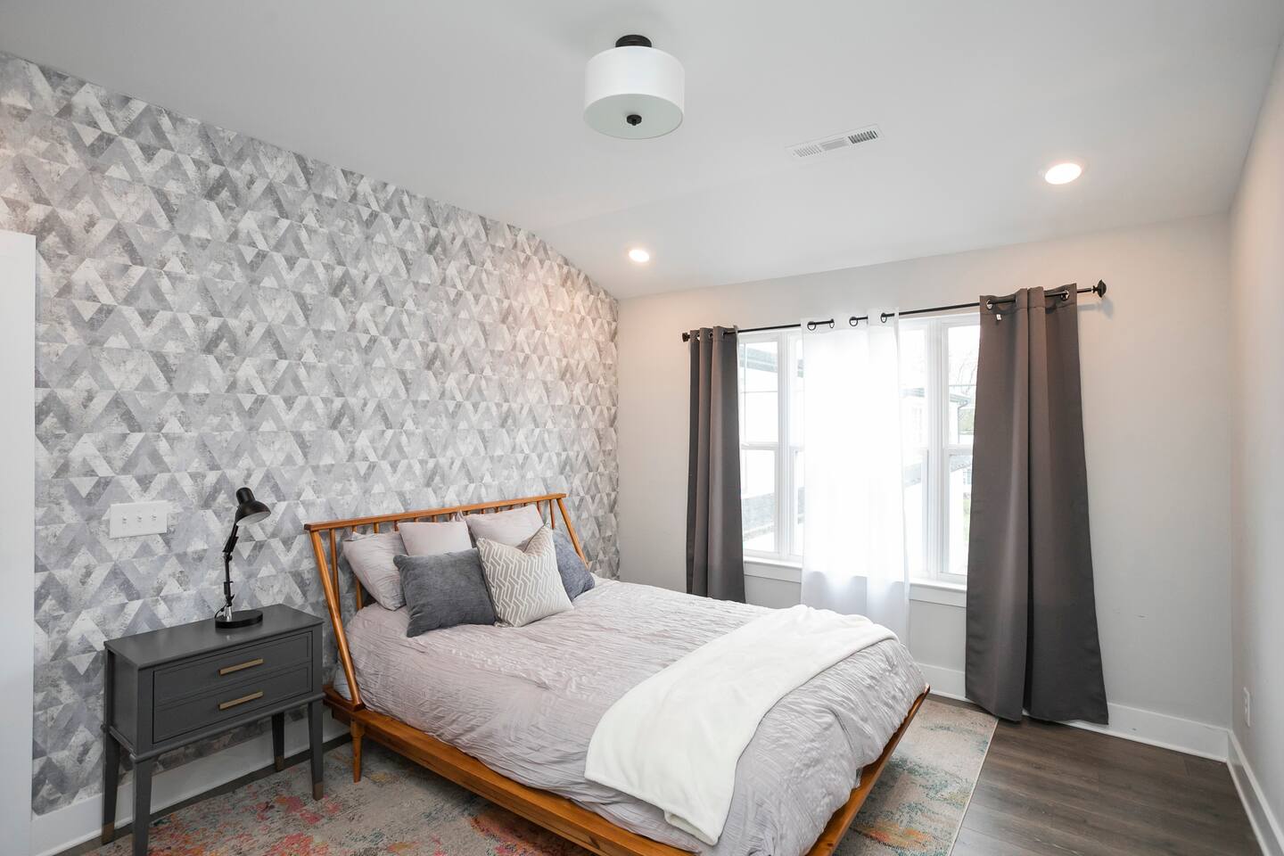 Berry Hill Sunny Townhome!3 bd Spacious + Cozy!