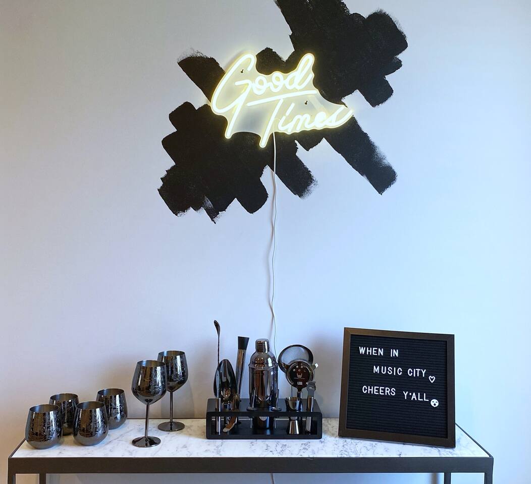 Black + White Affair 4 bd/2 ba! Extra Parking!