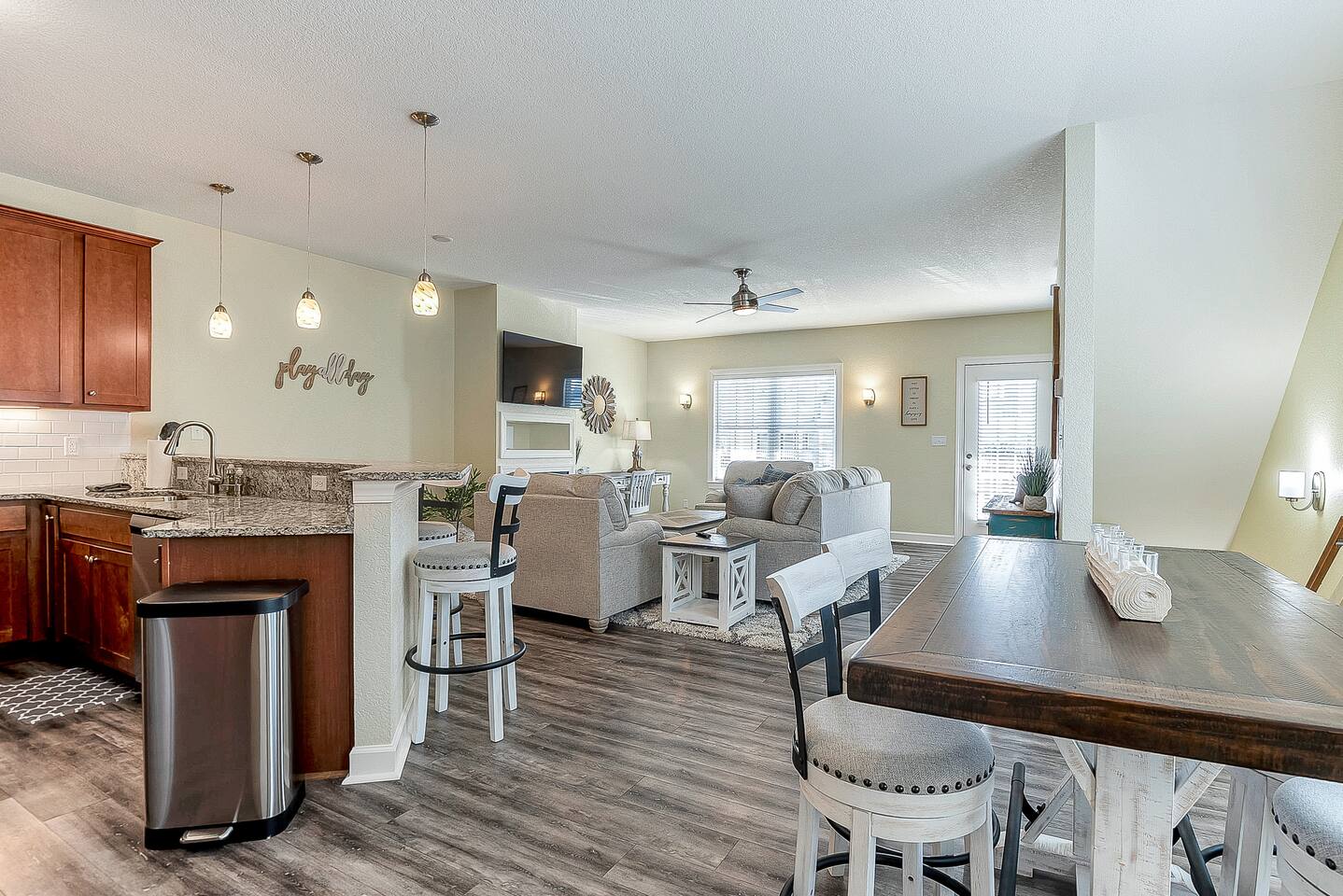 Vibe District 4BR • Walk to Beach • Dog Friendly!