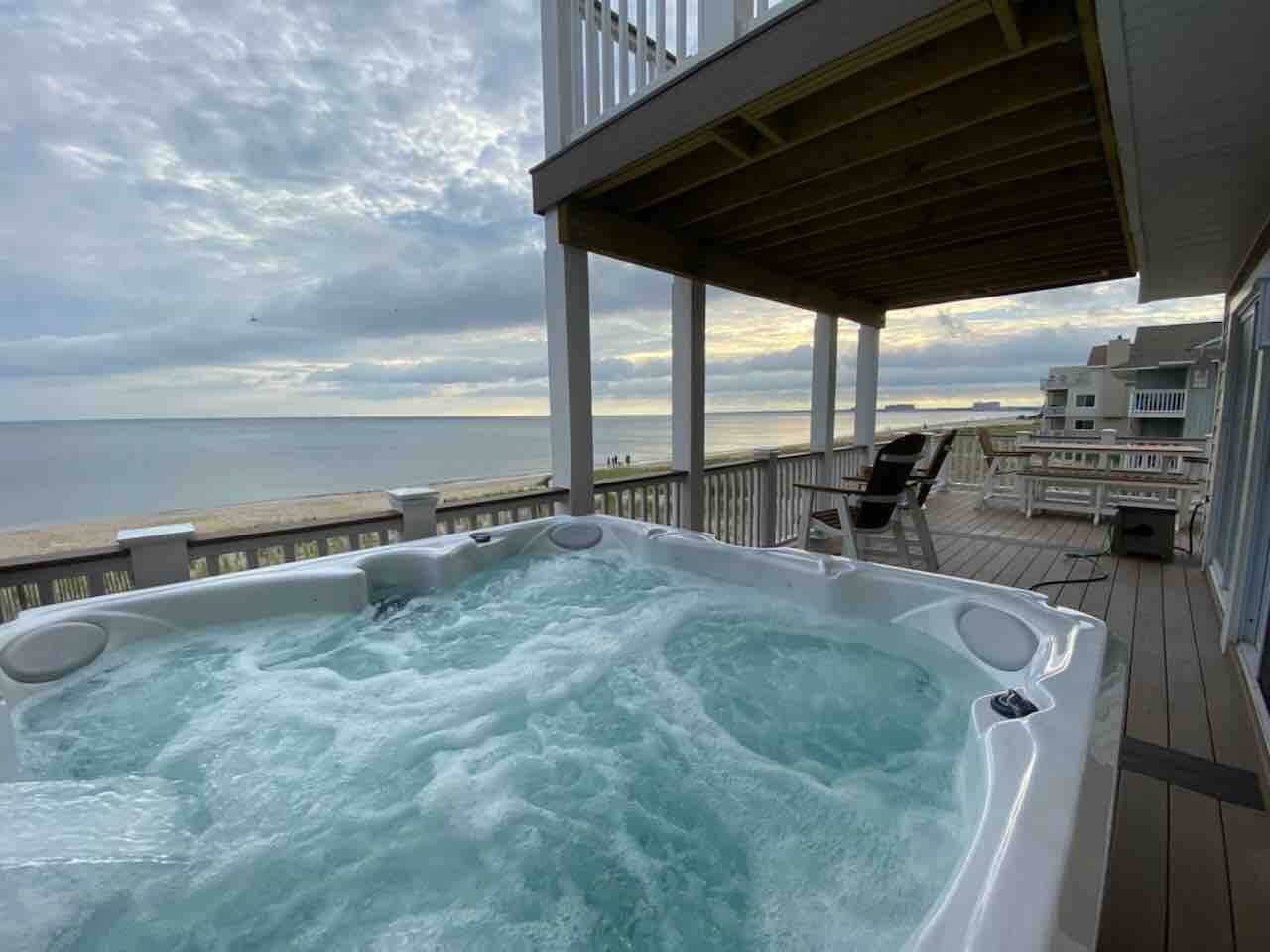Chic’s Beach Oceanfront Home + Hot Tub Sleeps 10