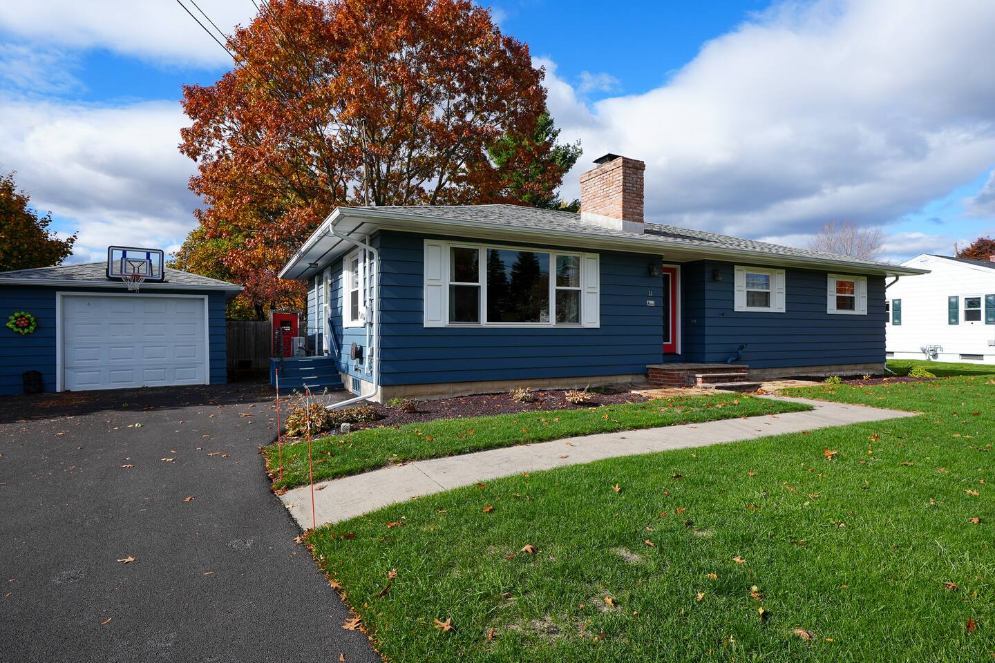 Cozy Family Home, Dog Friendly, in Peru NY