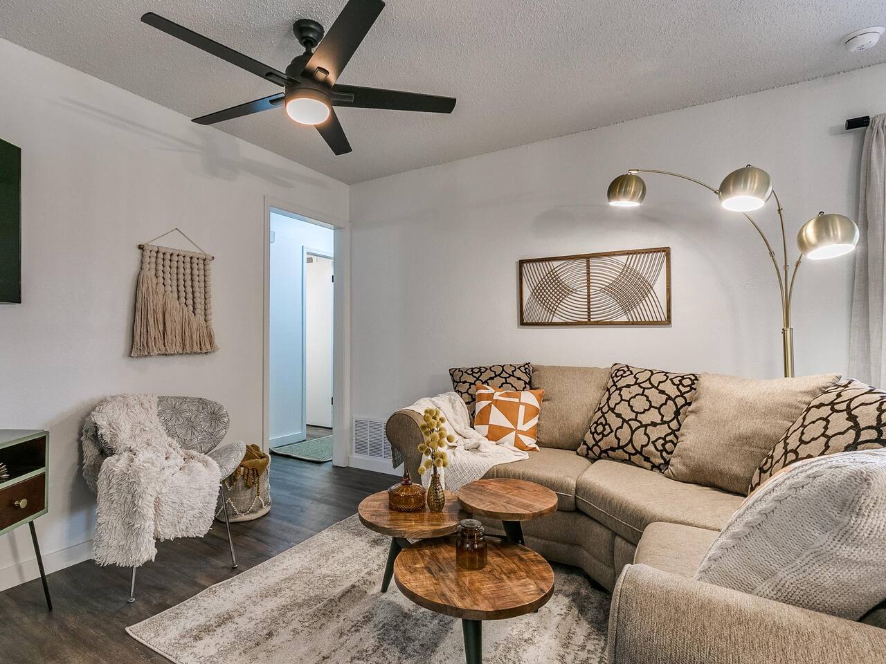 The Mod - Cozy 4 BR, Sleeps 10