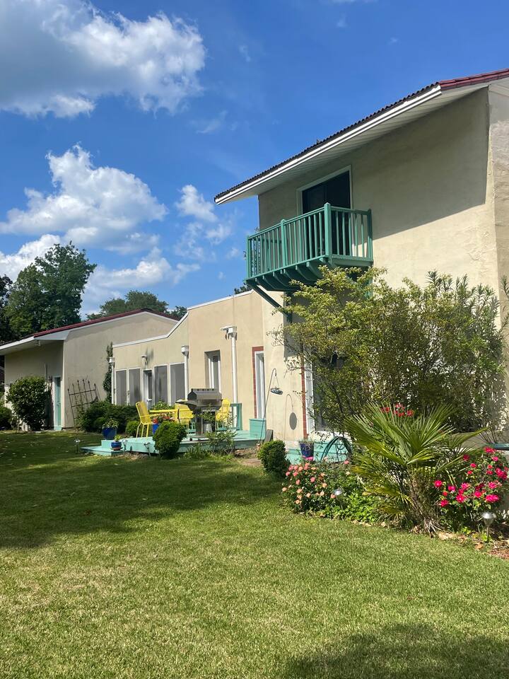 North End Villa Upscale Coastal Escape!