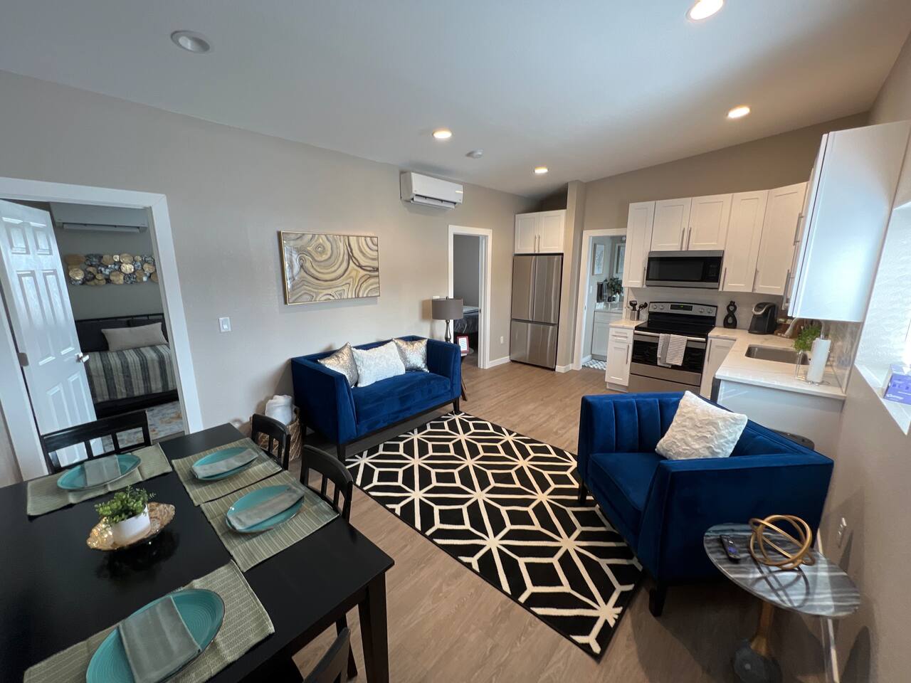 Chic & Cozy 2-Bedroom Stay