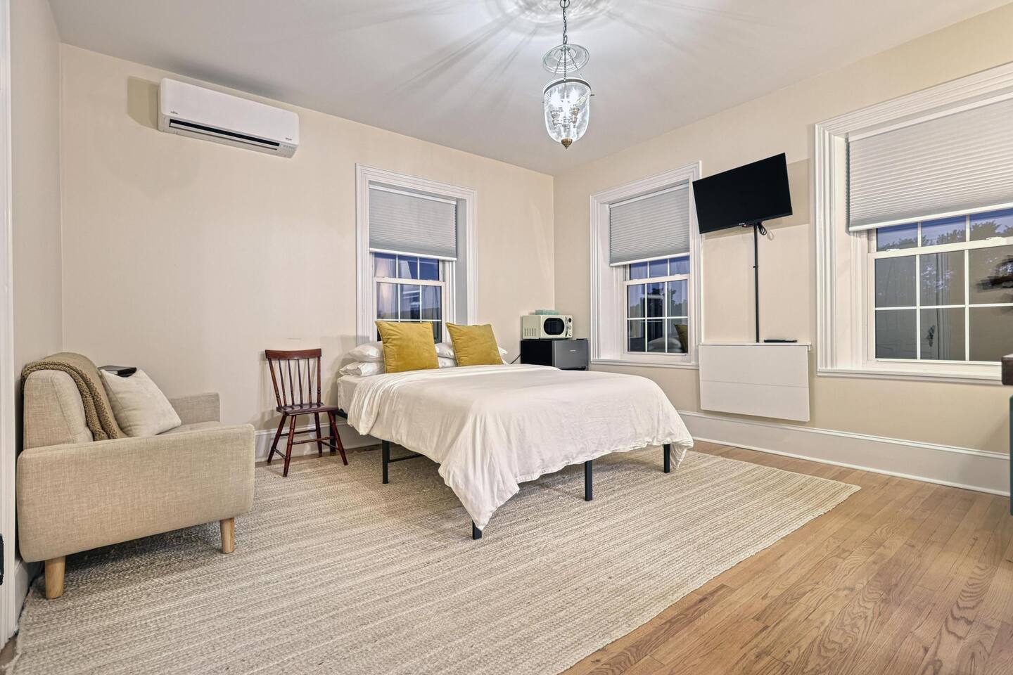 The Finney House : Ste 102 - 2nd Flr w/Kitchenette