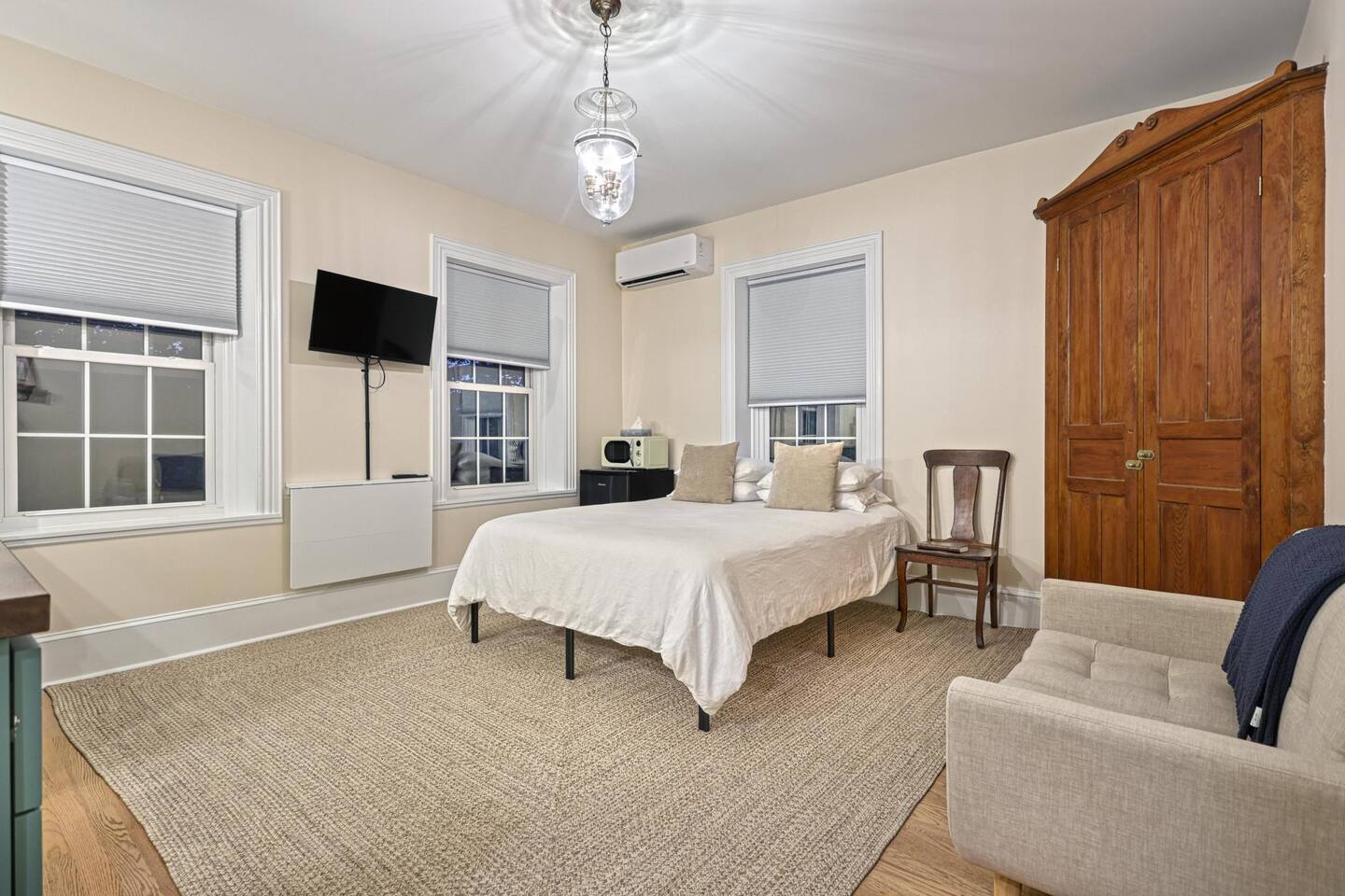 The Finney House : Ste 103 - 2nd Flr w/Kitchenette