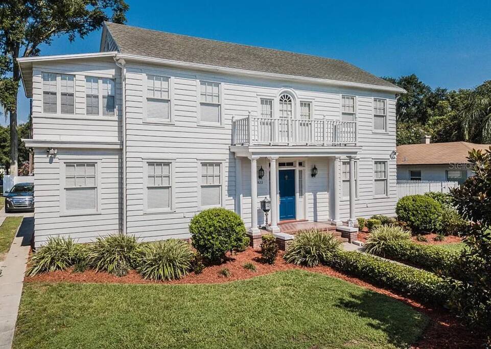 Grand Colonial Home for Group Stays | Sleeps 16+