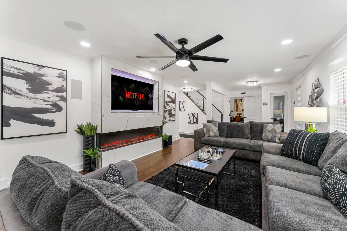 Spacious Modern Home Minutes from ATL Airport - Holiday Home