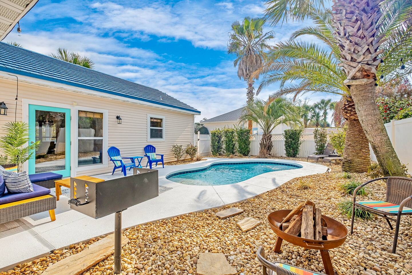 3BR Crystal Beach Retreat | Pool + Walk to Beach