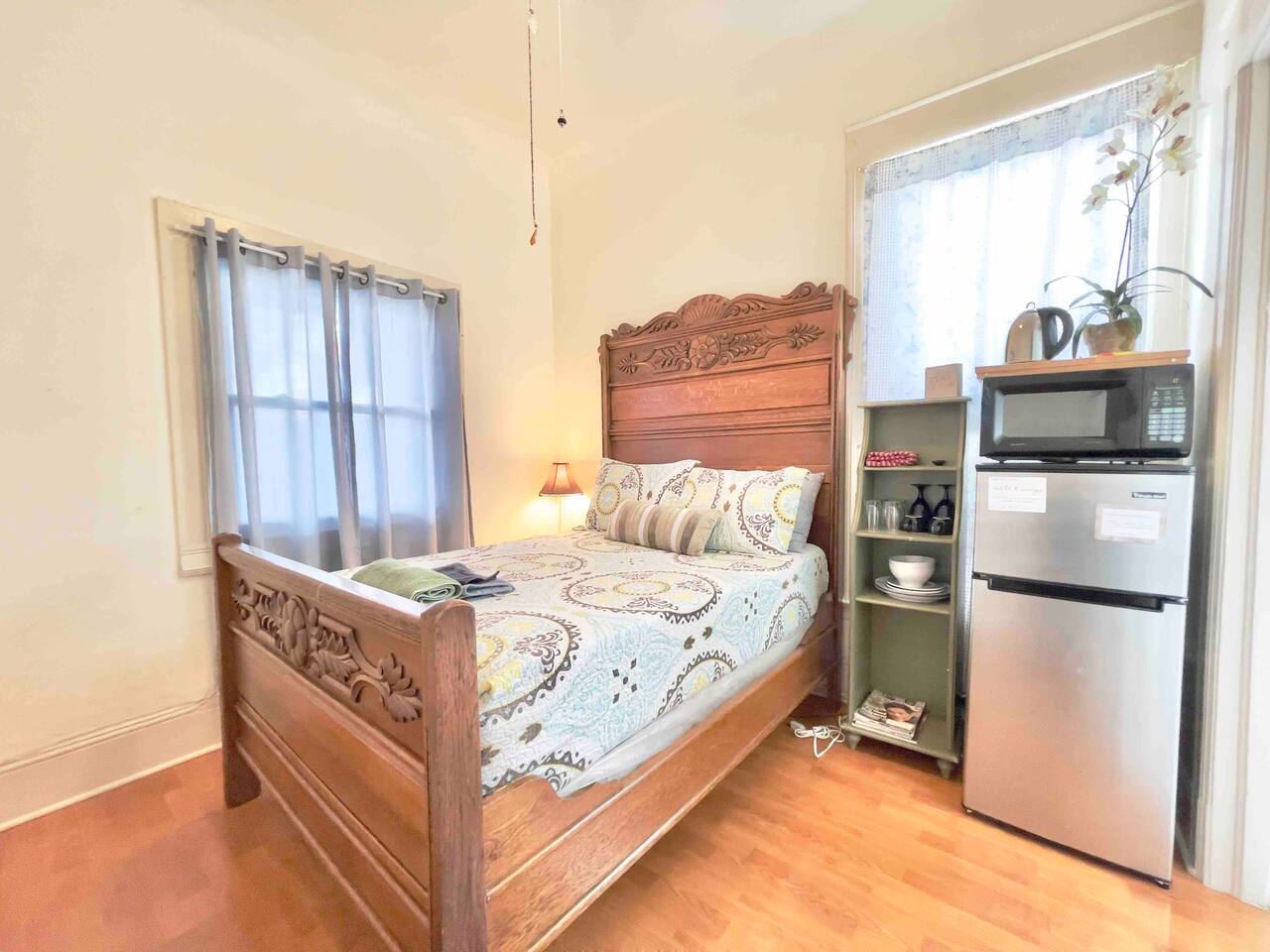 Cozy Master w/ Private Bath and Kitchenette