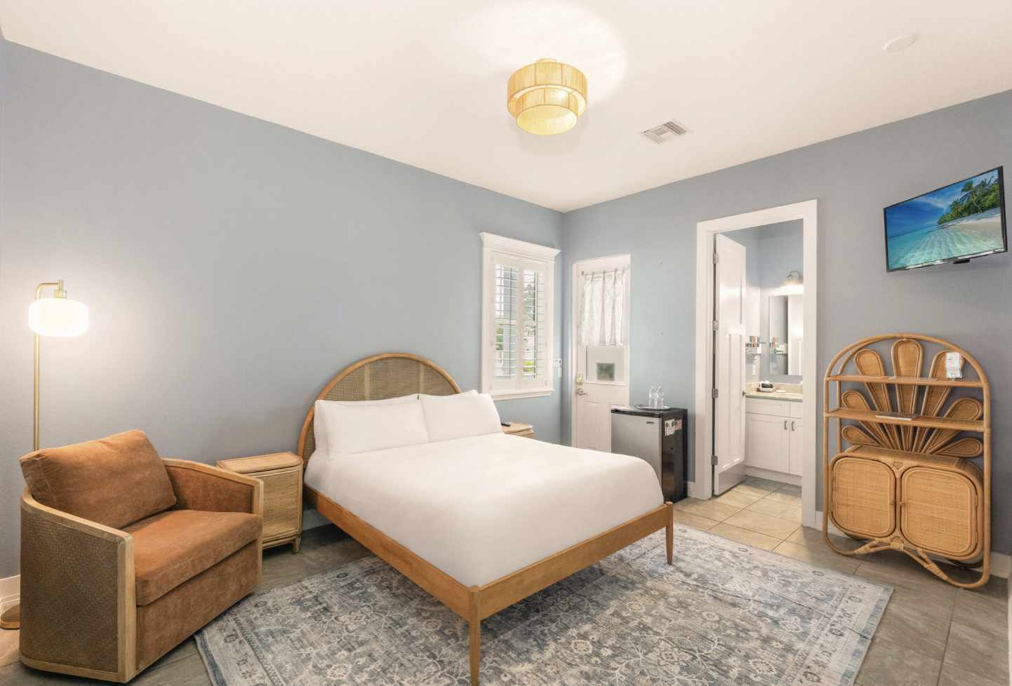 Sunny - Apartment - Pool - Free Parking - Walkable