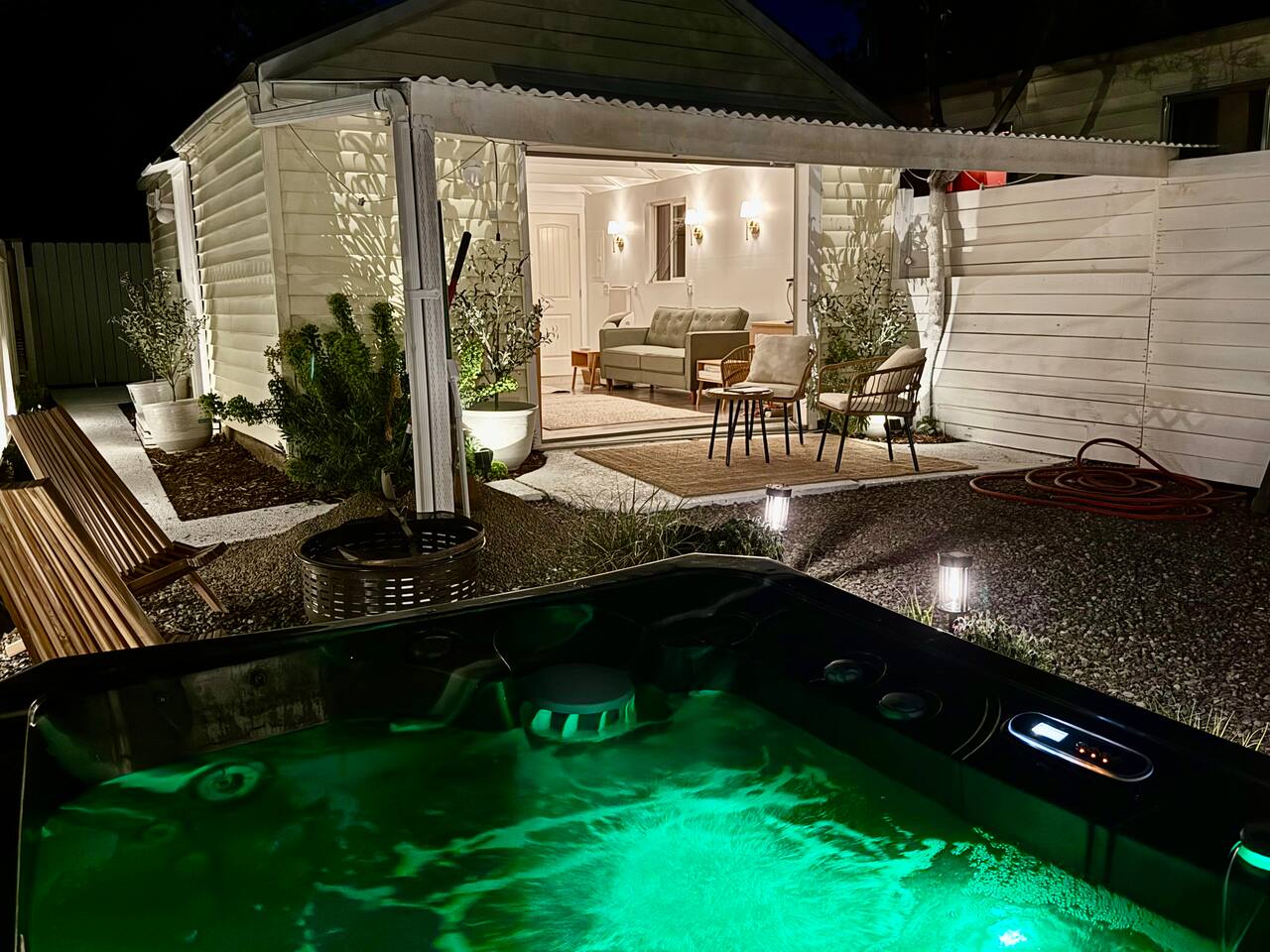Romantic Casita. HotTub and Firepit. Pets Welcome!
