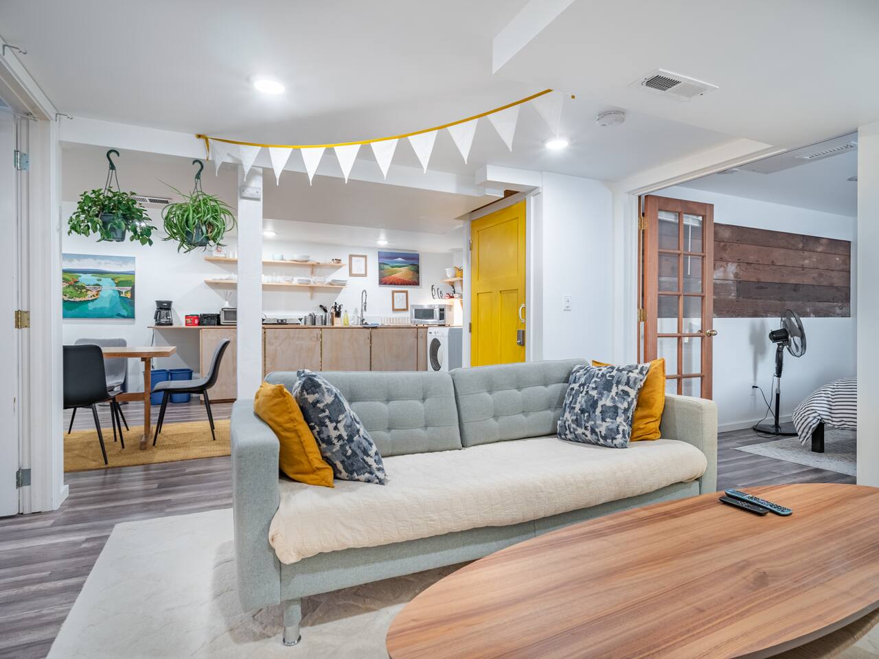 Bright, Clean, Spacious & Safe apt. Pets Welcome