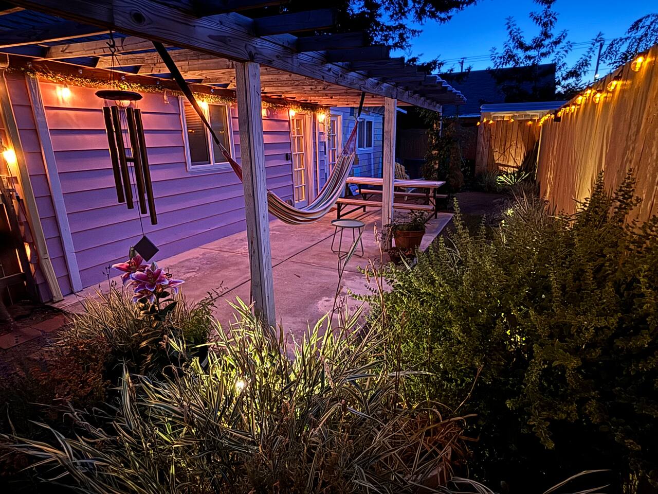 Intimate Casita. Hot-tub, Movie Loft and Chiminea.