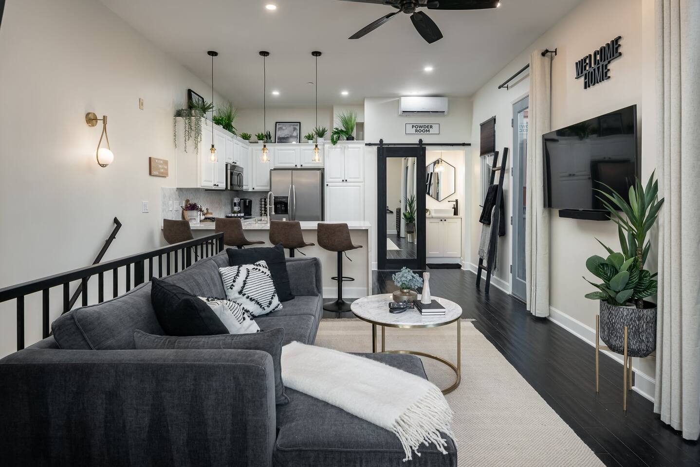 NEW Stylish❤️ of Downtown Little Italy w Parking/AC