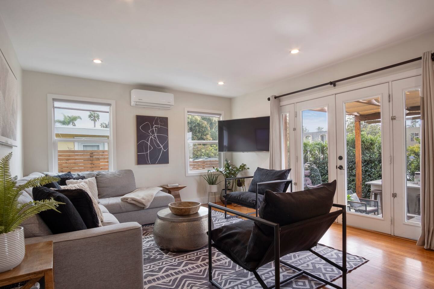 PB Stylish Dream HOUSE❤️Walk to Beach Bay +A/C Spa