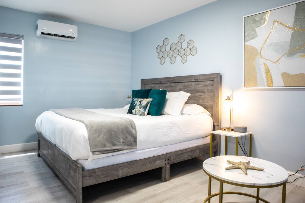 Cozy King Suite Beachside Boutique Hotel kitchen