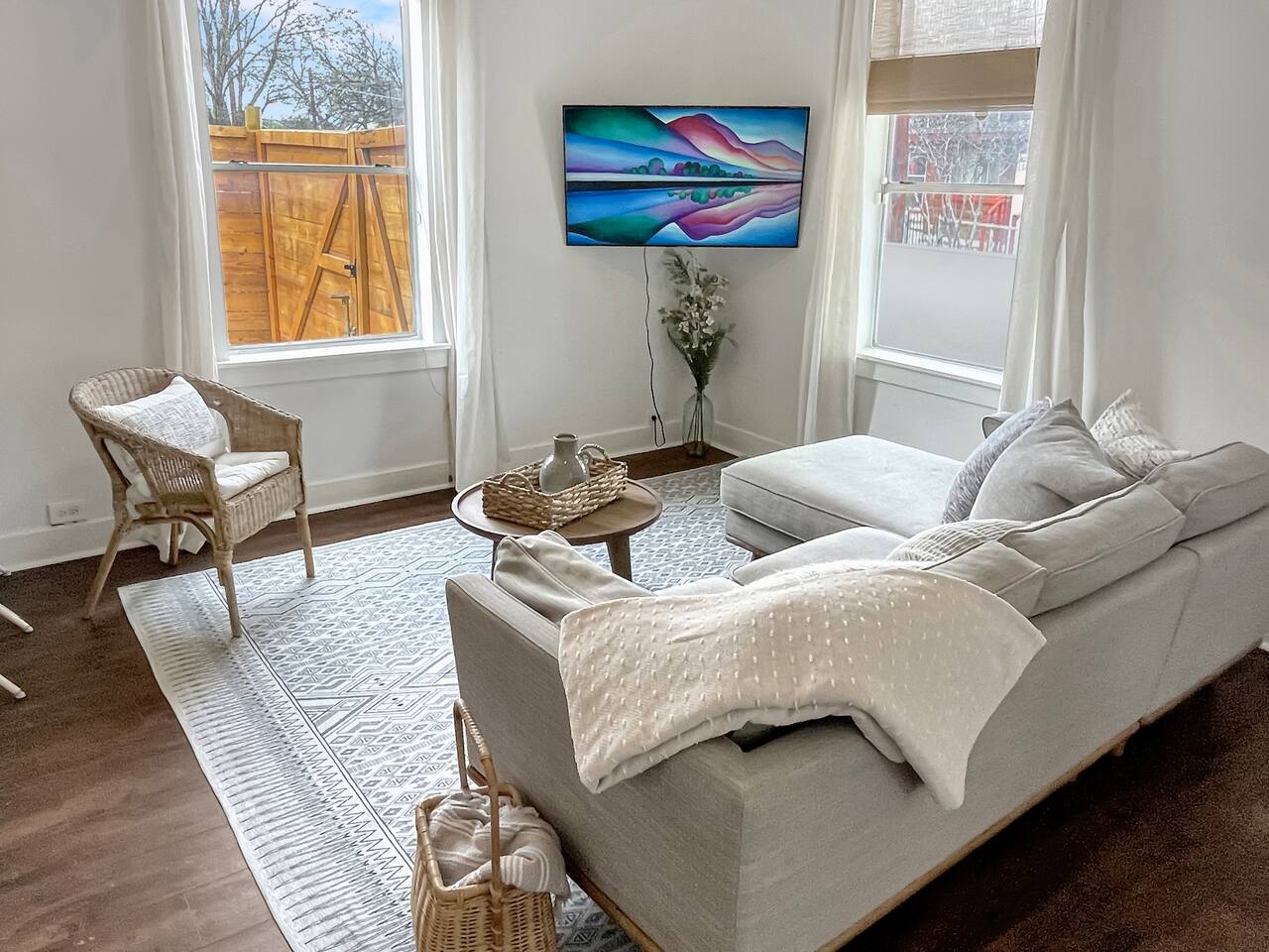 ~Best neighborhood~ Near everything, food & fun