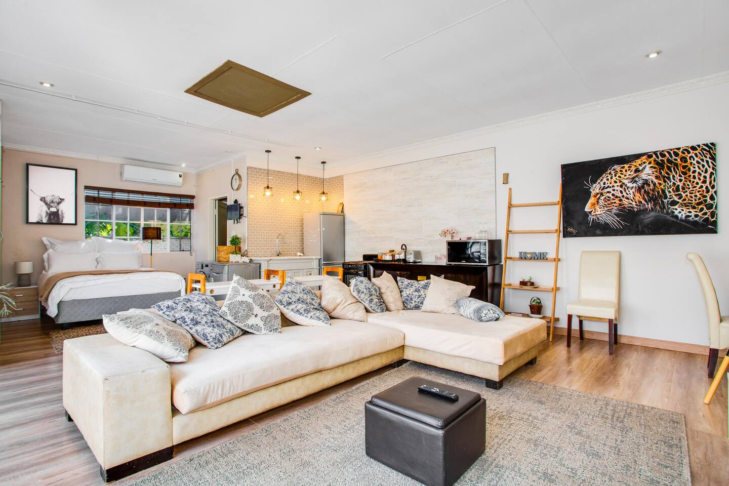 Beautiful Studio apt in Bryanston w/Backup Power